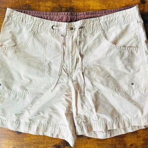 Columbia Women’s Khaki Shorts - Size M